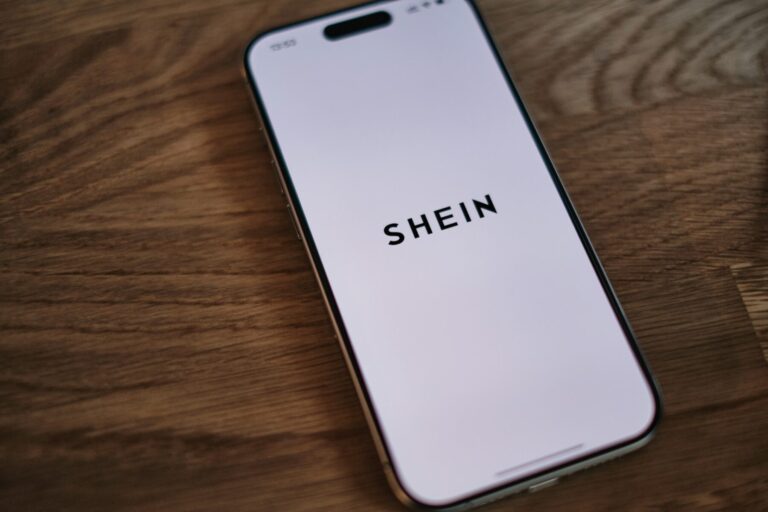 Debutto di Shein alla Borsa di Hong Kong