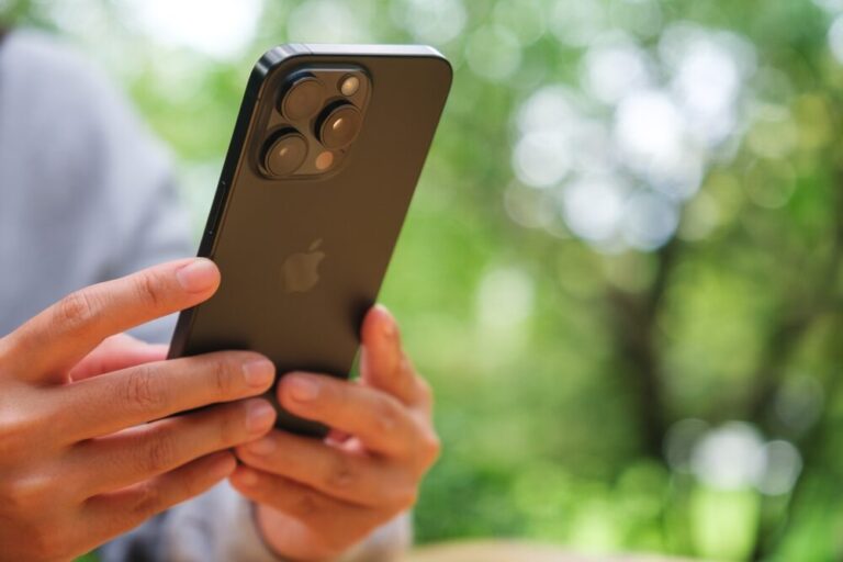 Animazione dell'iPhone Duo su Galaxy Z Fold 8