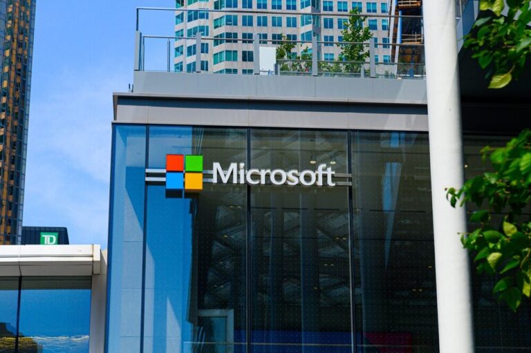 Microsoft e sindacati insegnanti accordo AI