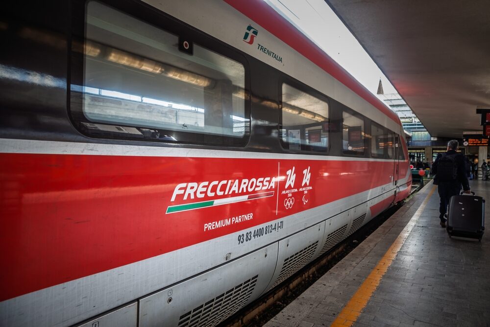 Treno regionale Trenitalia in movimento